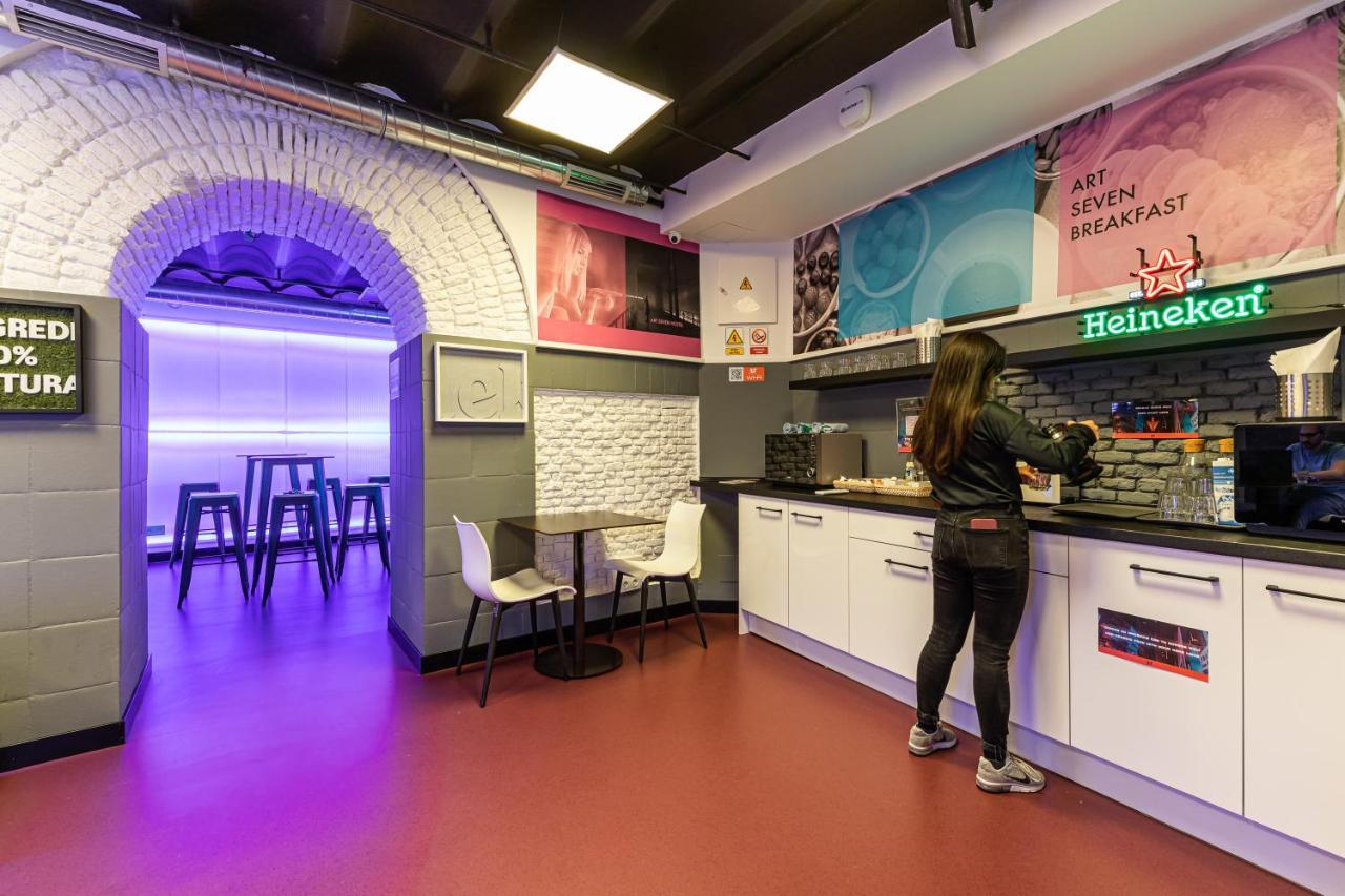Art Seven Hostel Capsules Madrid Exteriér fotografie